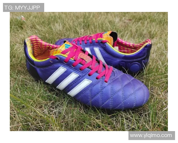 球星同款千元足球鞋女款舒适耐用,助力你的运动表现 球星同款千元足球鞋女款舒适耐用,助力你的运动表现