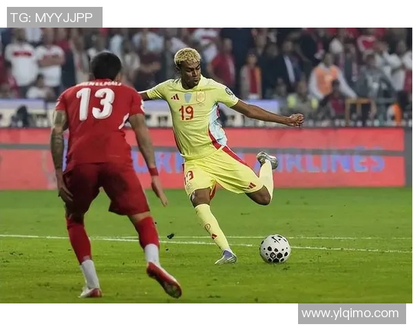 那位足球明星错失机会踢中横梁令人遗憾的瞬间解析 那位足球明星错失机会踢中横梁令人遗憾的瞬间解析