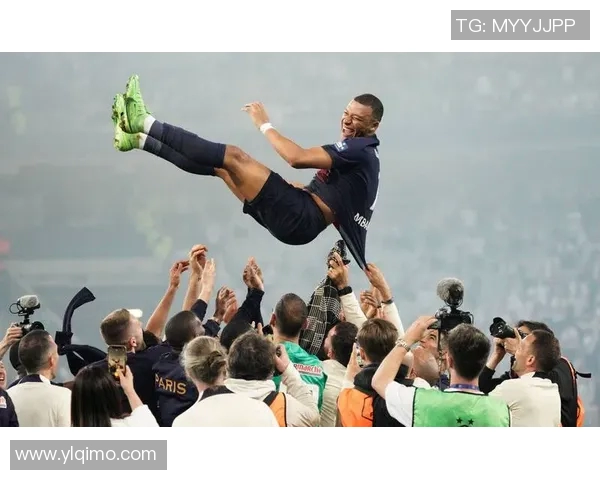 足球明星独特庆祝动作集锦解析 各大球员的标志性招牌庆祝方式揭秘